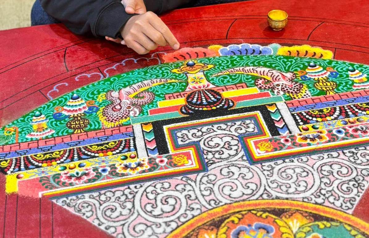製作壇城沙畫 Sand Mandala