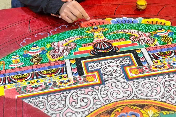 製作壇城沙畫 Sand Mandala