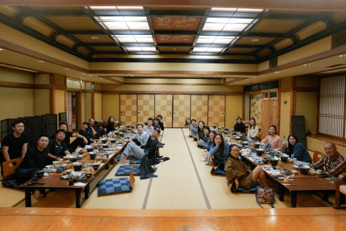 團友一同享用日式料理