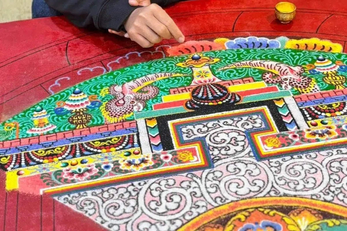 體驗製作一般需時三個月的壇城沙畫