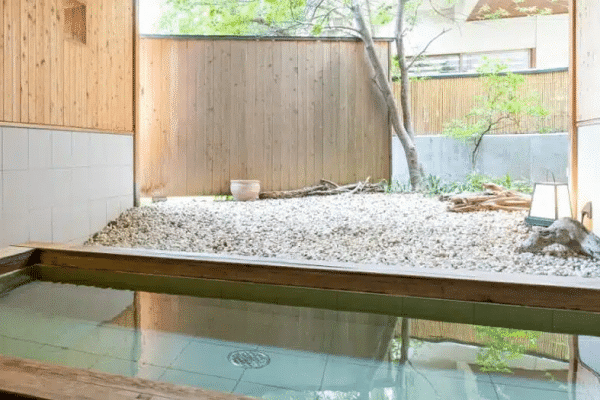 此團將於溫泉酒店一泊二食