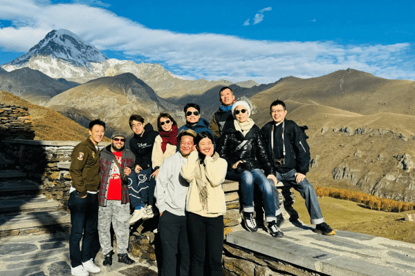 登上格魯吉亞的大自然山脈