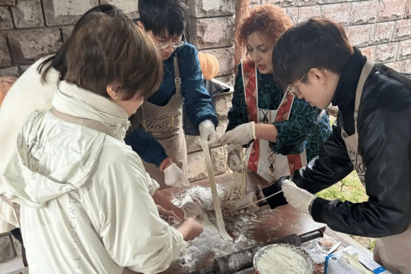 我們向當地人學習製作傳統美食