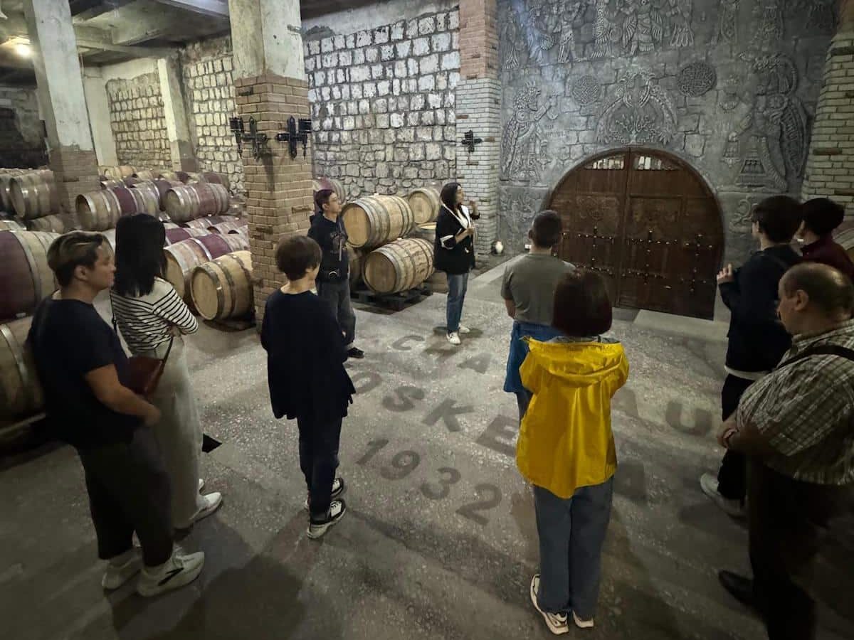 去到紅酒發源地格魯吉亞,參觀地下酒莊