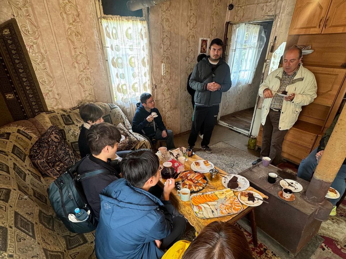 享受當地豐盛餐宴