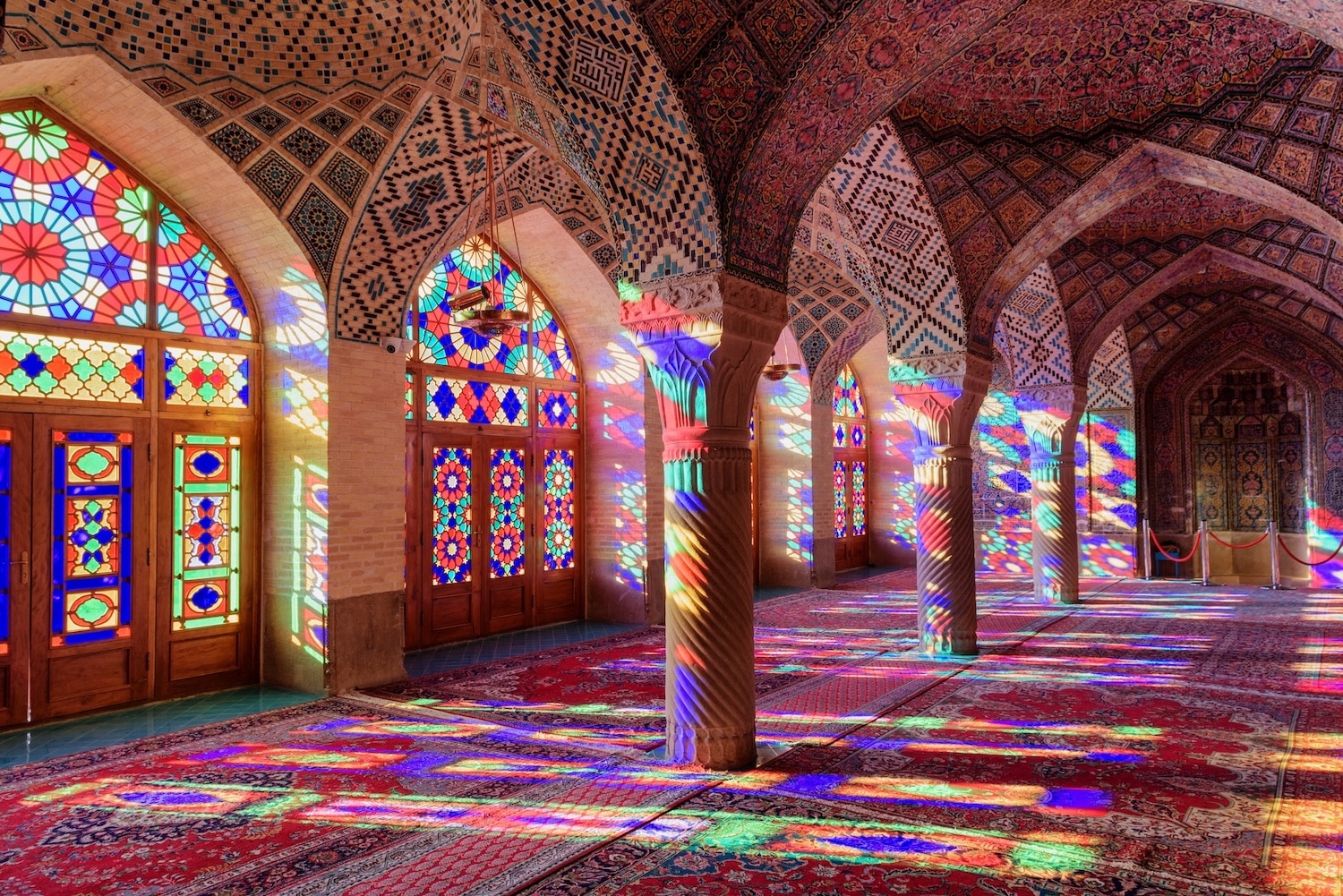 粉紅清真寺 - 趁著晨光的映射，捕捉萬花筒的倒影。