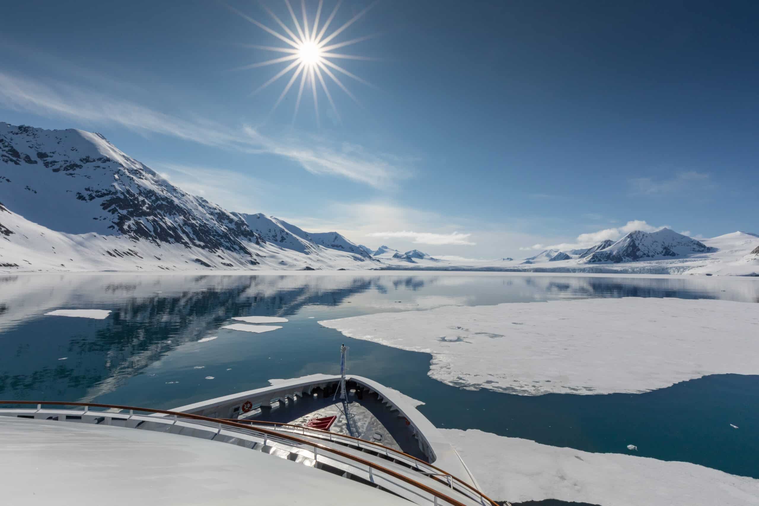 穿過丹麥海峽 Denmark Strait